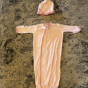 Newborn gown and hat set from Magnetic Me